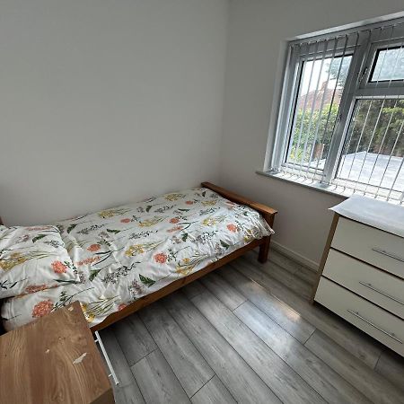 Lovely 3 Bedroom Entire Home With Street Parking - Close To Nec, Bhx Airport - Sleeps 6 Guests Ideal For Contractors & Families Birmingam Exterior foto