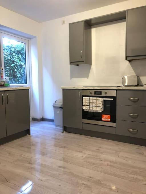 Lovely 3 Bedroom Entire Home With Street Parking - Close To Nec, Bhx Airport - Sleeps 6 Guests Ideal For Contractors & Families Birmingam Exterior foto