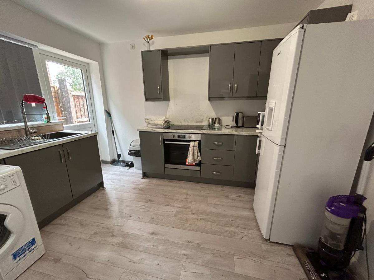 Lovely 3 Bedroom Entire Home With Street Parking - Close To Nec, Bhx Airport - Sleeps 6 Guests Ideal For Contractors & Families Birmingam Exterior foto
